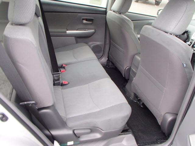 2013 Toyota Prius v G 15