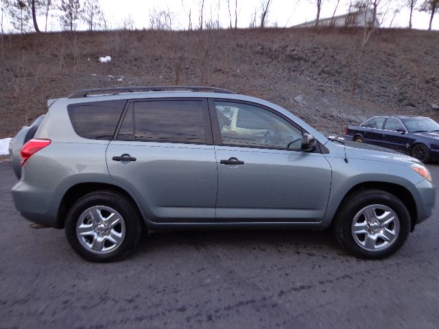 2006 Toyota RAV4 5dr 7-pass Van LE AWD (SE)