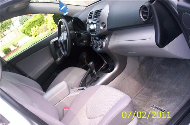 2007 Toyota RAV4 2008 Dodge SLT