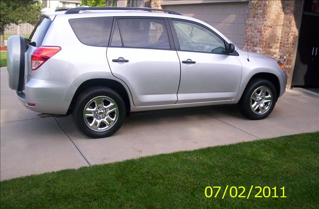 2007 Toyota RAV4 2008 Dodge SLT