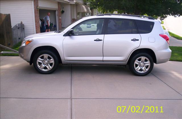 2007 Toyota RAV4 2008 Dodge SLT