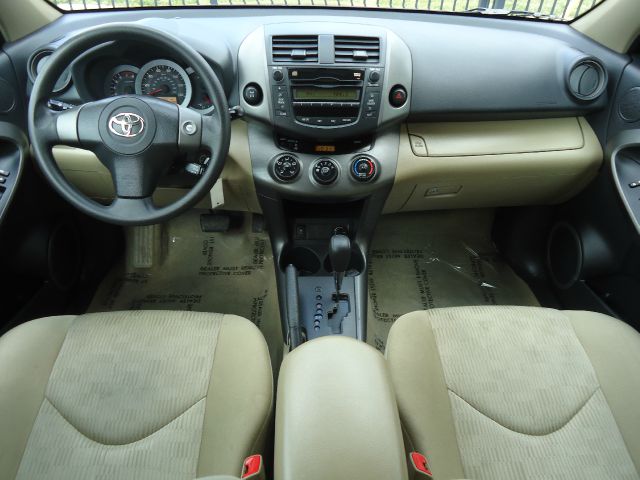 2010 Toyota RAV4 5dr 7-pass Van LE AWD (SE)