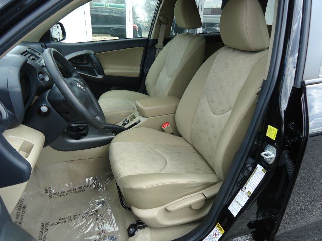 2010 Toyota RAV4 5dr 7-pass Van LE AWD (SE)