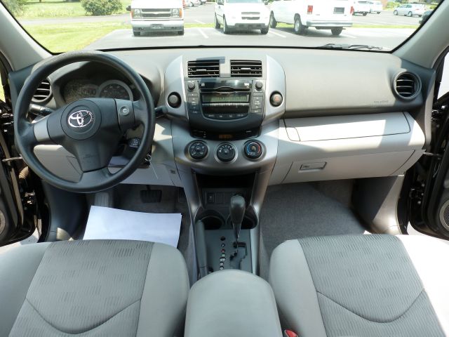 2010 Toyota RAV4 5dr LE (natl) Van