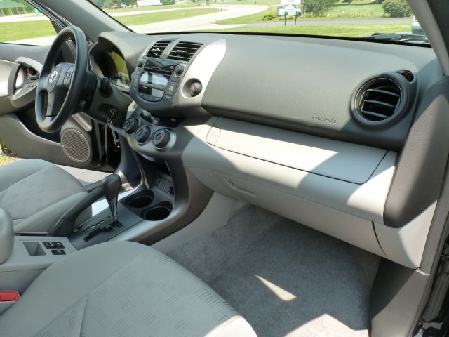 2010 Toyota RAV4 5dr LE (natl) Van