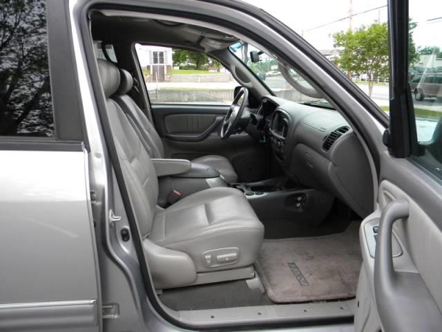 2002 Toyota Sequoia SLT 25