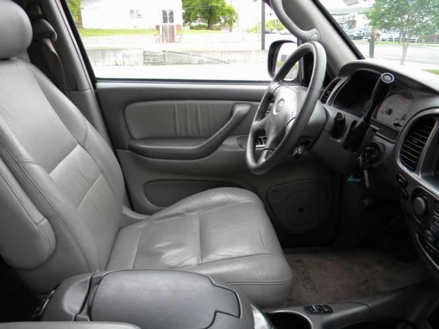 2002 Toyota Sequoia SLT 25