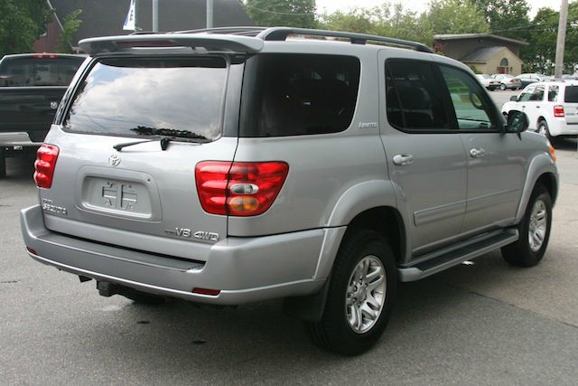 2004 Toyota Sequoia SLT 25