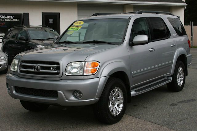 2004 Toyota Sequoia SLT 25