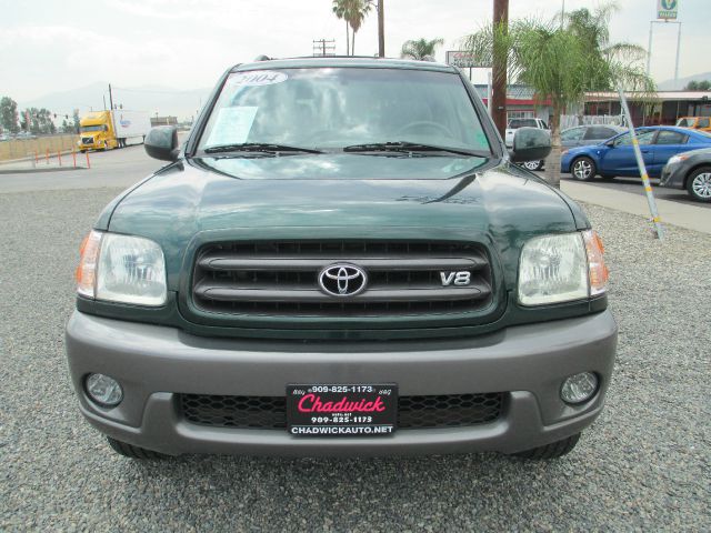 2004 Toyota Sequoia LT Pickup 4D 8 Ft