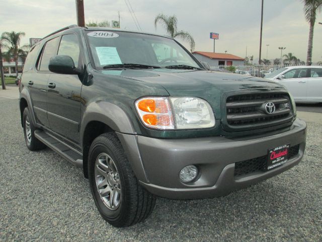 2004 Toyota Sequoia LT Pickup 4D 8 Ft