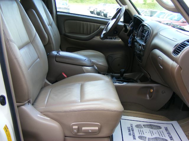 2004 Toyota Sequoia Super