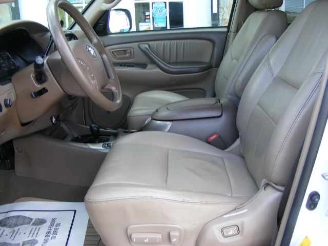 2004 Toyota Sequoia Super