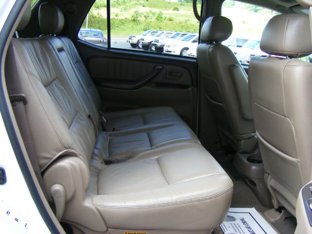 2004 Toyota Sequoia Super