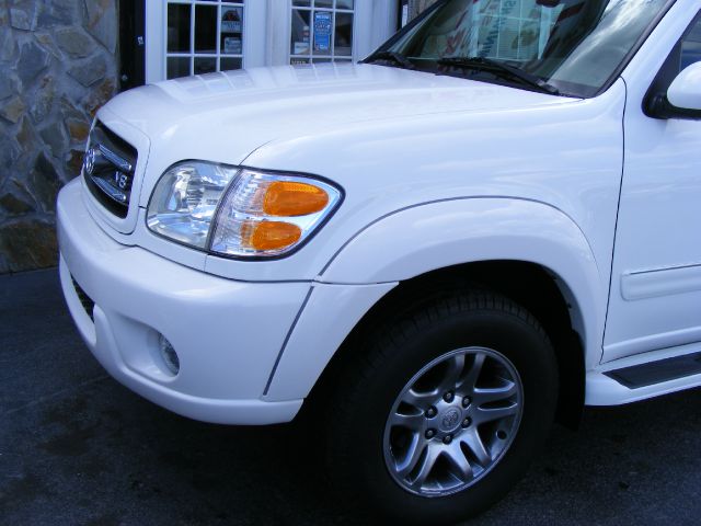 2004 Toyota Sequoia Super