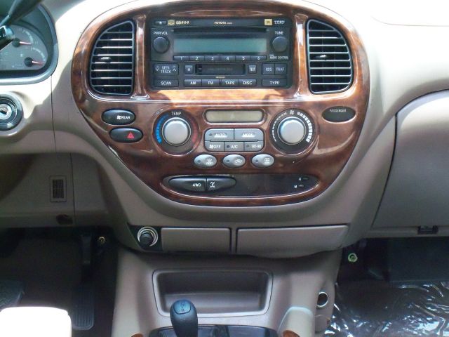 2004 Toyota Sequoia Super