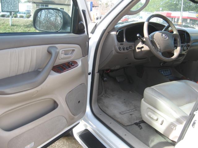 2006 Toyota Sequoia SLT 25