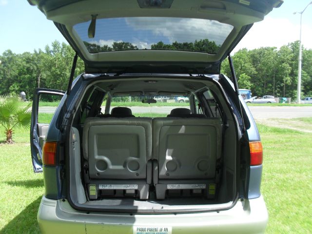 1998 Toyota Sienna LE - 4x2