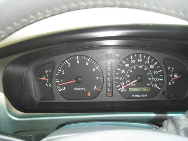 1998 Toyota Sienna LE - 4x2