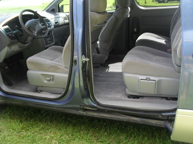 1998 Toyota Sienna LE - 4x2