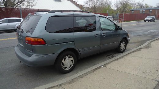 1998 Toyota Sienna SEL Sport Utility 4D