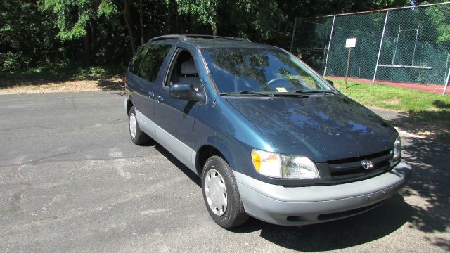 1998 Toyota Sienna SEL Sport Utility 4D