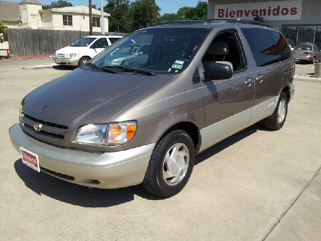 1998 Toyota Sienna SEL Sport Utility 4D