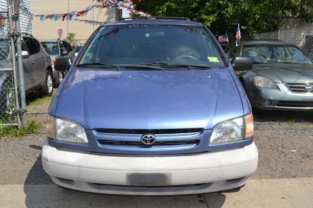 1998 Toyota Sienna SEL Sport Utility 4D