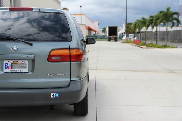 1998 Toyota Sienna SEL Sport Utility 4D