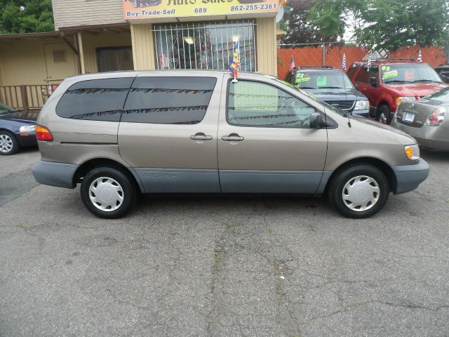 1999 Toyota Sienna Custom Super Clean WITH LOTS OF TOYS