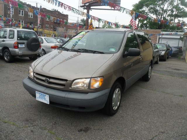 1999 Toyota Sienna Custom Super Clean WITH LOTS OF TOYS