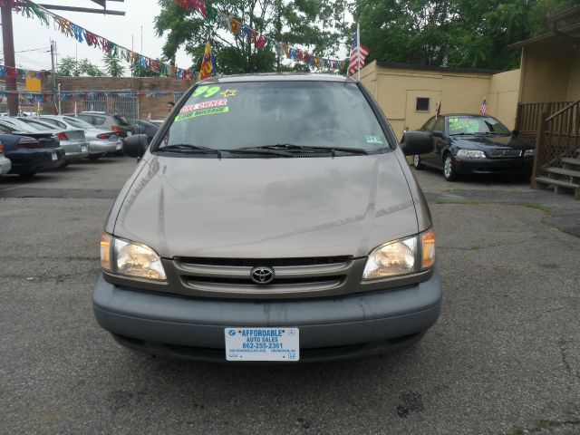 1999 Toyota Sienna Custom Super Clean WITH LOTS OF TOYS