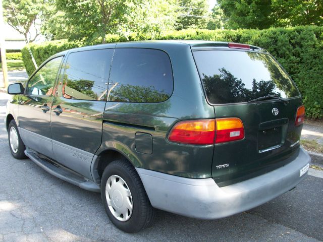 1999 Toyota Sienna Gold Edition