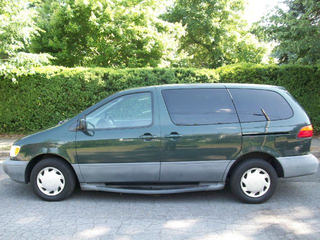 1999 Toyota Sienna Gold Edition