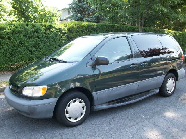 1999 Toyota Sienna Gold Edition