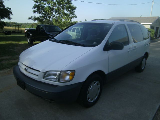 1999 Toyota Sienna SEL Sport Utility 4D