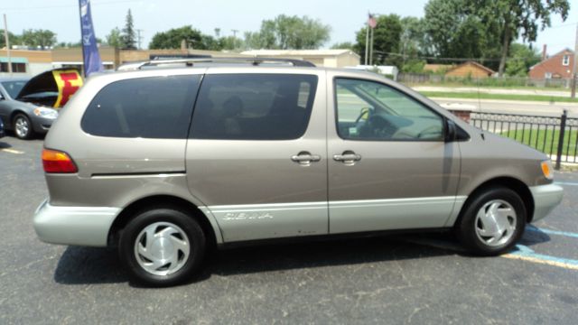 1999 Toyota Sienna SEL Sport Utility 4D