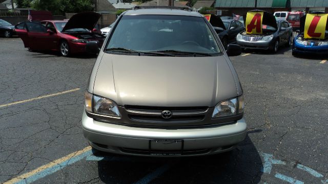 1999 Toyota Sienna SEL Sport Utility 4D