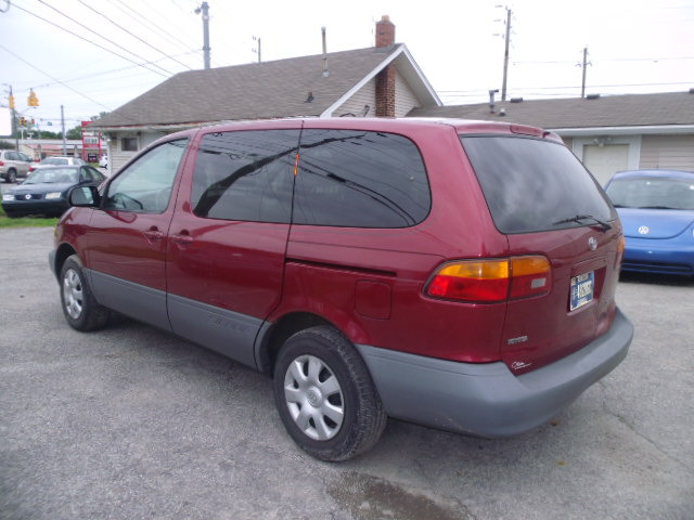 1999 Toyota Sienna Gold Edition