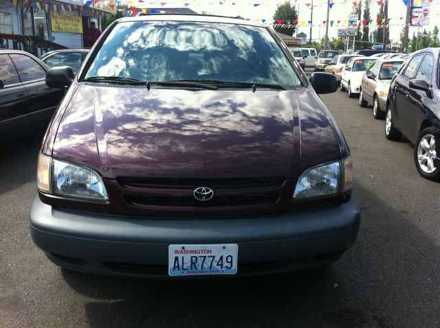 1999 Toyota Sienna Gold Edition