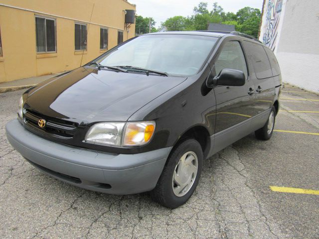 2000 Toyota Sienna SEL Sport Utility 4D