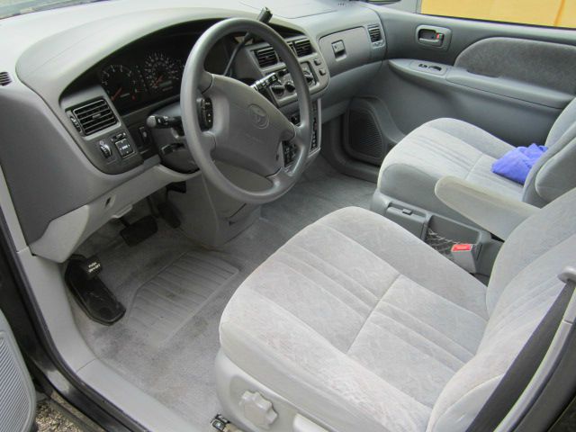 2000 Toyota Sienna SEL Sport Utility 4D