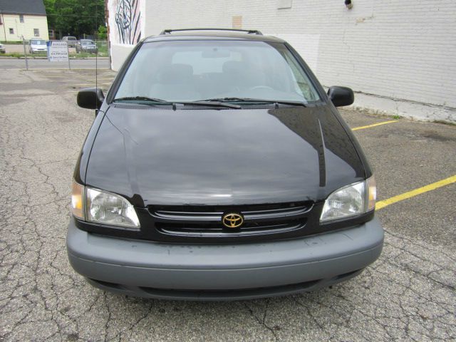 2000 Toyota Sienna SEL Sport Utility 4D