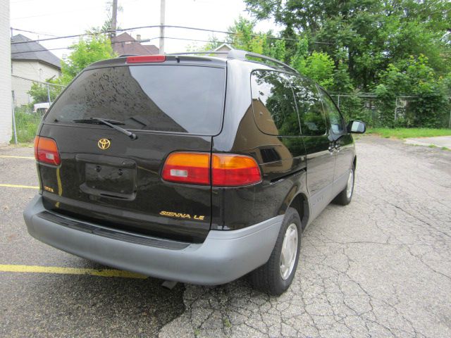 2000 Toyota Sienna SEL Sport Utility 4D