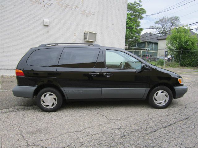 2000 Toyota Sienna SEL Sport Utility 4D