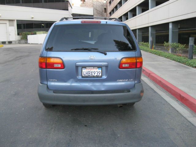 2000 Toyota Sienna SEL Sport Utility 4D