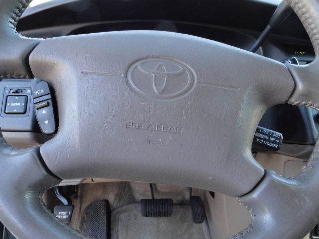 2000 Toyota Sienna LE - 4x2