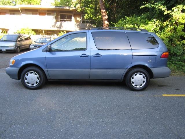 2000 Toyota Sienna SEL Sport Utility 4D