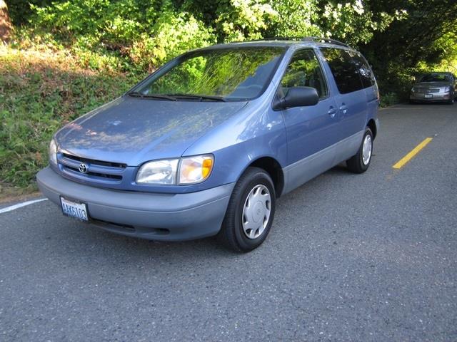 2000 Toyota Sienna SEL Sport Utility 4D