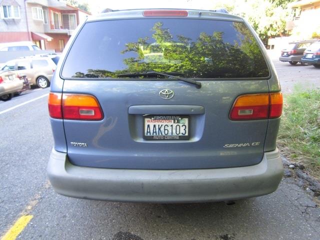 2000 Toyota Sienna SEL Sport Utility 4D